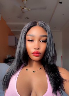 Daisy - escort in Accra Photo 4 of 6