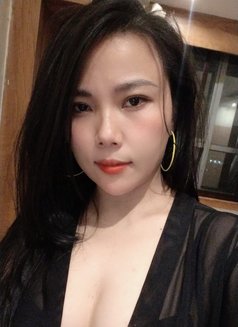 Daisy - escort in Al Ain Photo 4 of 6