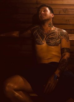I’m your daddy - Male escort in Manila Photo 4 of 4