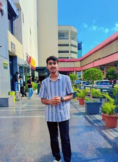 Daksh - Male escort in New Delhi Photo 1 of 4