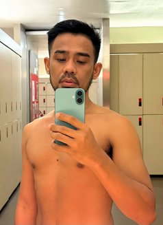 Dakzilog - Acompañantes masculino in Manila Photo 15 of 15