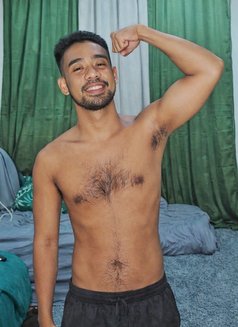 Dakzilog - Male escort in Manila Photo 3 of 6