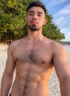 Dakzilog - Male escort in Manila Photo 6 of 6