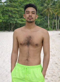 Dakzilog - Male escort in Manila Photo 9 of 9