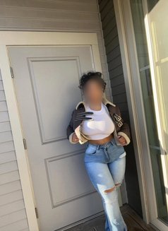 Daline - puta in Brussels Photo 4 of 9