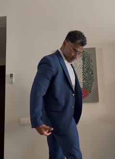 Dame - Male escort in Muscat Photo 1 of 3