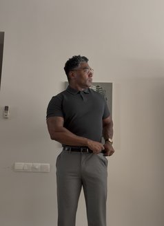 Dame - Male escort in Muscat Photo 3 of 3