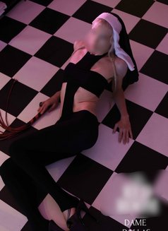 Dame Dallas Hunt - dominatrix in Hong Kong Photo 12 of 16