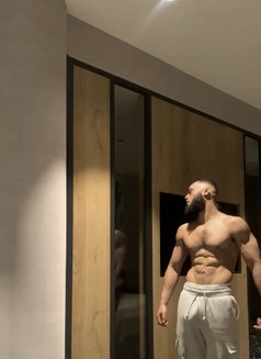 Damiangoldd - Male escort in Hamburg Photo 1 of 5