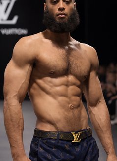 Damiangoldd - Male escort in Hamburg Photo 5 of 5