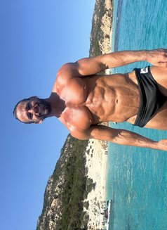 Damien - Male escort in Bali Photo 2 of 5