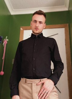 Damien Hutton - Acompañante masculino in Aberdeen Photo 3 of 3