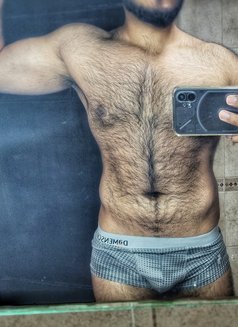 Damien - Male escort in Al Manama Photo 3 of 3