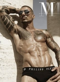 Damy Xl - Male escort in Dubai Photo 2 of 5