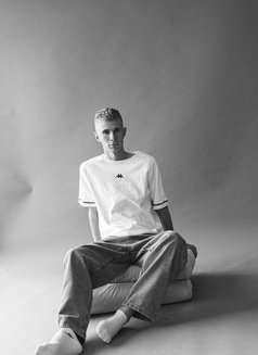 Dan 20 Student - Male escort in Dubai Photo 4 of 9