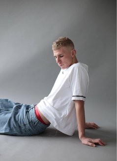 Dan 20 Student - Male escort in Dubai Photo 5 of 9