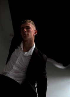 Dan 20 Student - Male escort in Dubai Photo 8 of 9