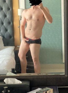 Dan - Male escort in Dubai Photo 2 of 4