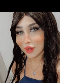 Dana Lebanon - Transsexual escort in Dubai Photo 1 of 11