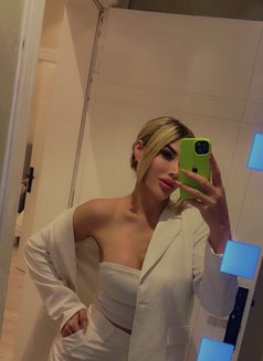 Dana Russian Shemale - Transsexual escort in İstanbul Photo 1 of 11