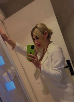 Dana Russian Shemale - Transsexual escort in İstanbul Photo 3 of 11
