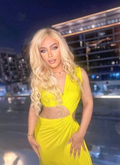 DANA SYRIAN IN DUBAI - Transsexual escort in Dubai Photo 17 of 20