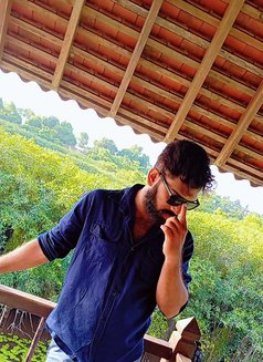Dananjaya - Male escort in Colombo Photo 2 of 3
