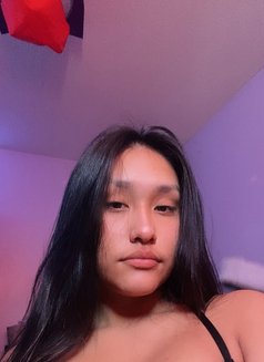 Daneilla - escort in Kuwait Photo 2 of 3