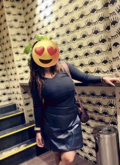 Dani - puta in Mumbai Photo 5 of 5