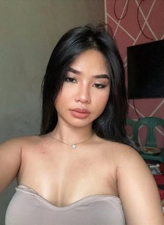 Danica - escort in Manila Photo 3 of 4