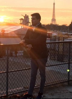 Daniel Candy - Male escort in Paris Photo 1 of 8