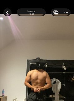 Daniel G. - Male companion in Berlin Photo 3 of 5