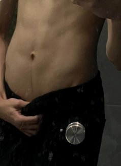 Daniel - Male escort in New Delhi Photo 2 of 5