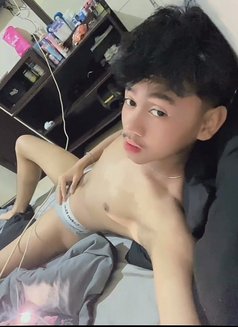 Daniel - Male escort in Medan Photo 3 of 6