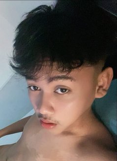 Daniel - Male escort in Medan Photo 5 of 6