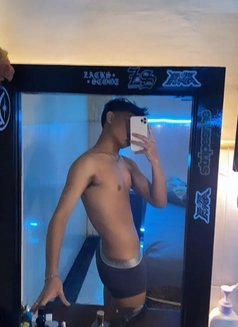 Daniel - Male escort in Medan Photo 3 of 4