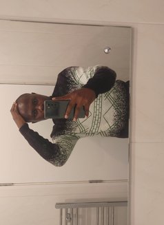 Daniel - Male escort in Dublin Photo 3 of 3