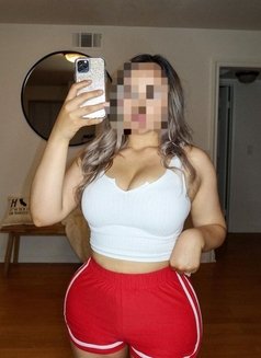 Daniela - escort in Pau Photo 1 of 4