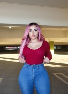 Daniela - escort in Lyon Photo 3 of 5