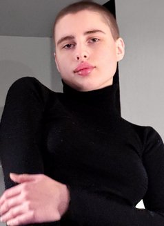 Daniela - puta in Berlin Photo 5 of 7