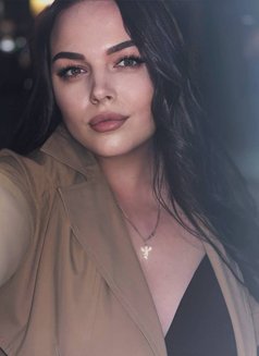 Danika - puta in Dubai Photo 1 of 7