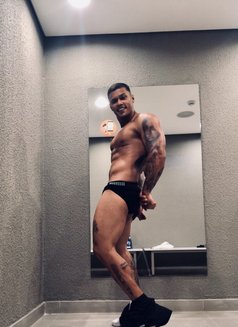 Tom fernad - Male escort in Dubai Photo 4 of 6