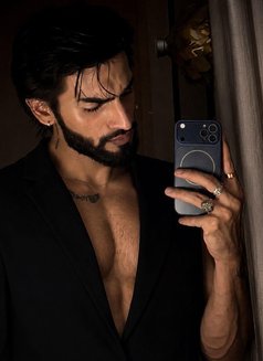 Danish - Acompañantes masculino in Mumbai Photo 5 of 5