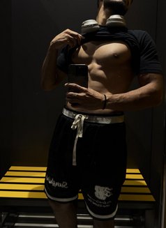 Daniyal Malik - Male escort in Islamabad Photo 3 of 4