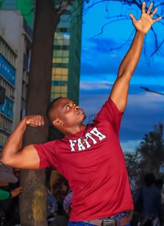 Dann - masseur in Nairobi Photo 1 of 5
