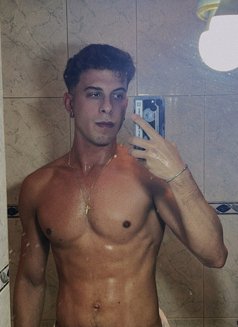 Danni - Male escort in Dubai Photo 1 of 7