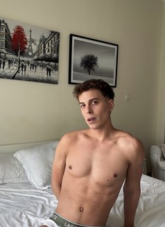 Danni - Male escort in Dubai Photo 3 of 7