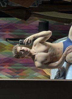 Danni - Male escort in Dubai Photo 4 of 7