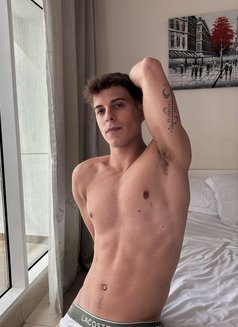 Danni - Male escort in Dubai Photo 5 of 7