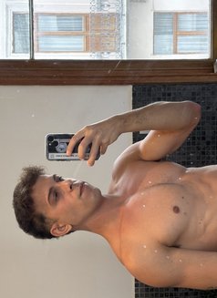 Danni - Male escort in Dubai Photo 6 of 7